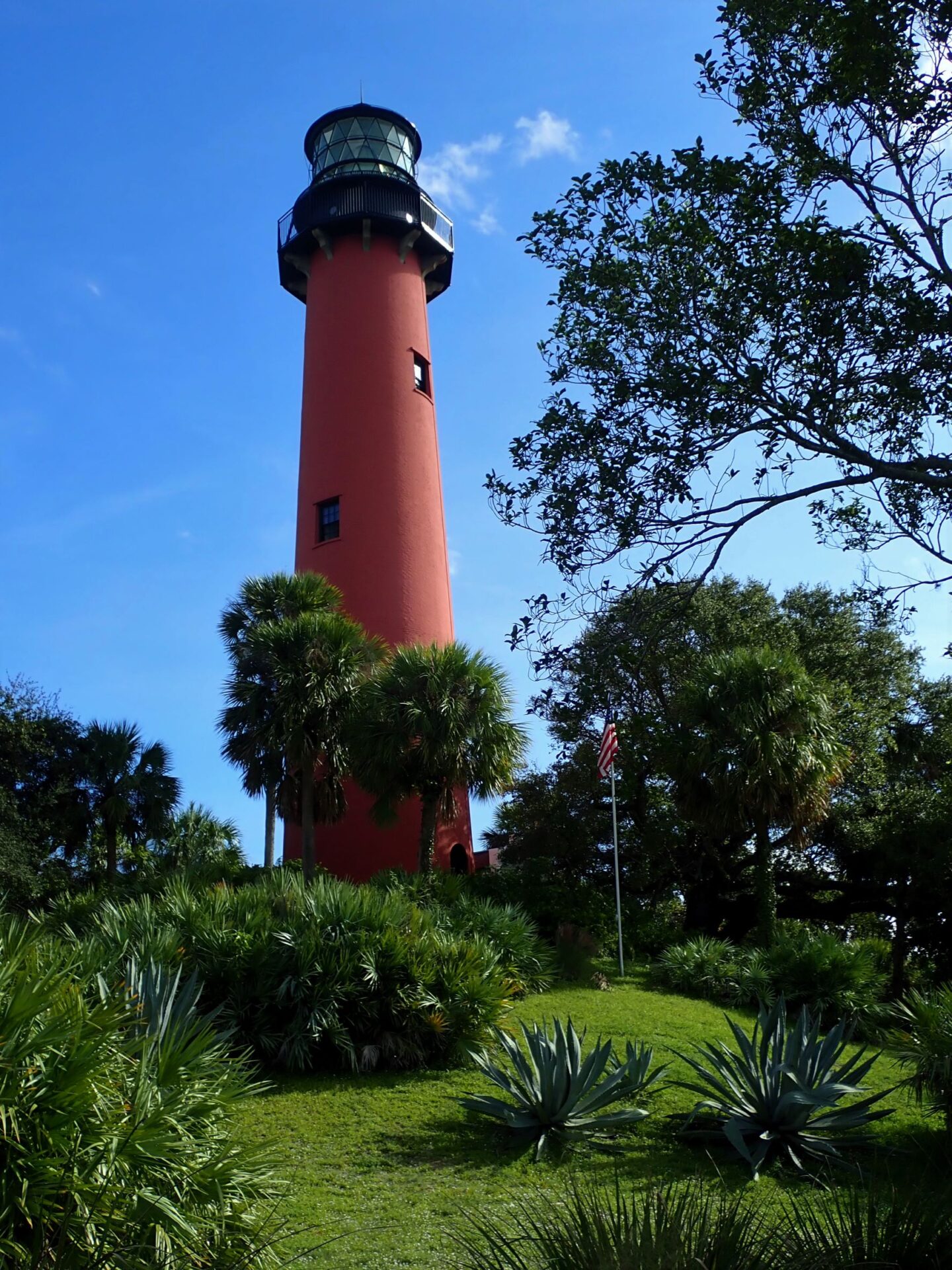 Best things to do in Jupiter Florida: visit the iconic lighthouse!