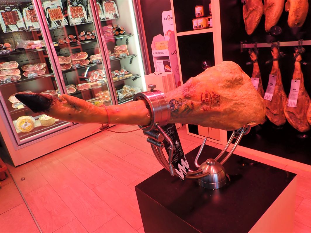 A jamonera is a stand used to carve ham off of the bone