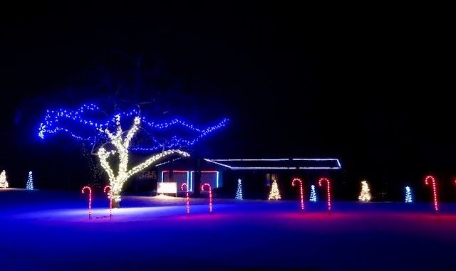  Christmas Light show that is synchronized to music at the corner of Five Mile and Hammond Road