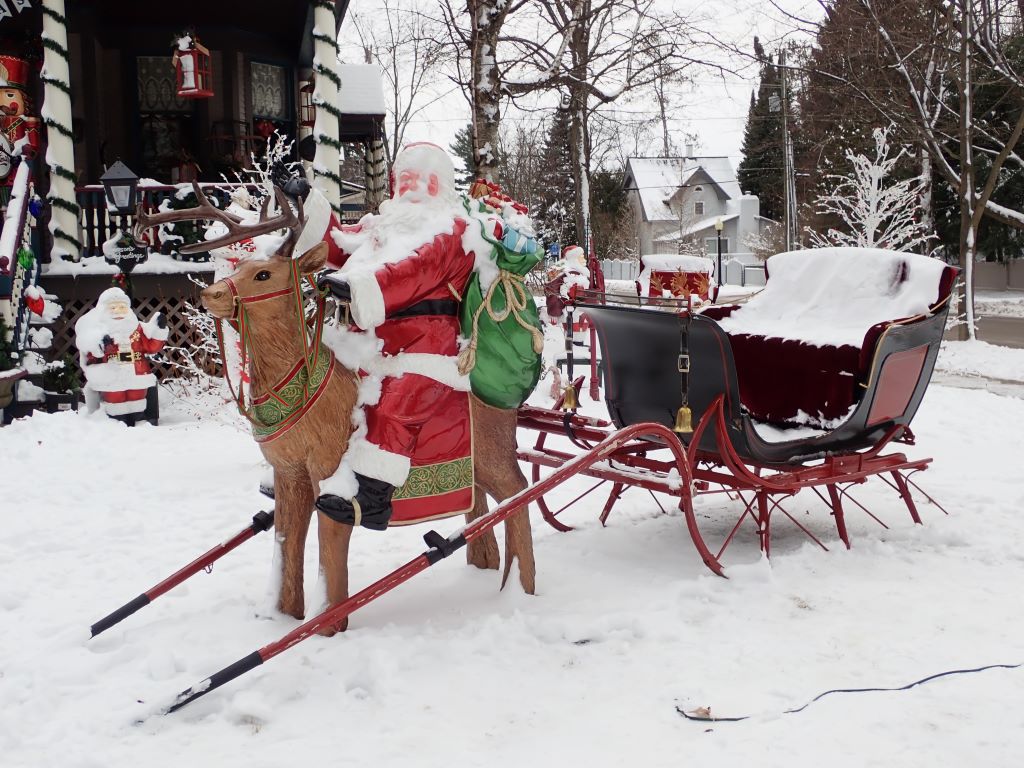 Santa and his sleigh on Sixth street in Traverse City