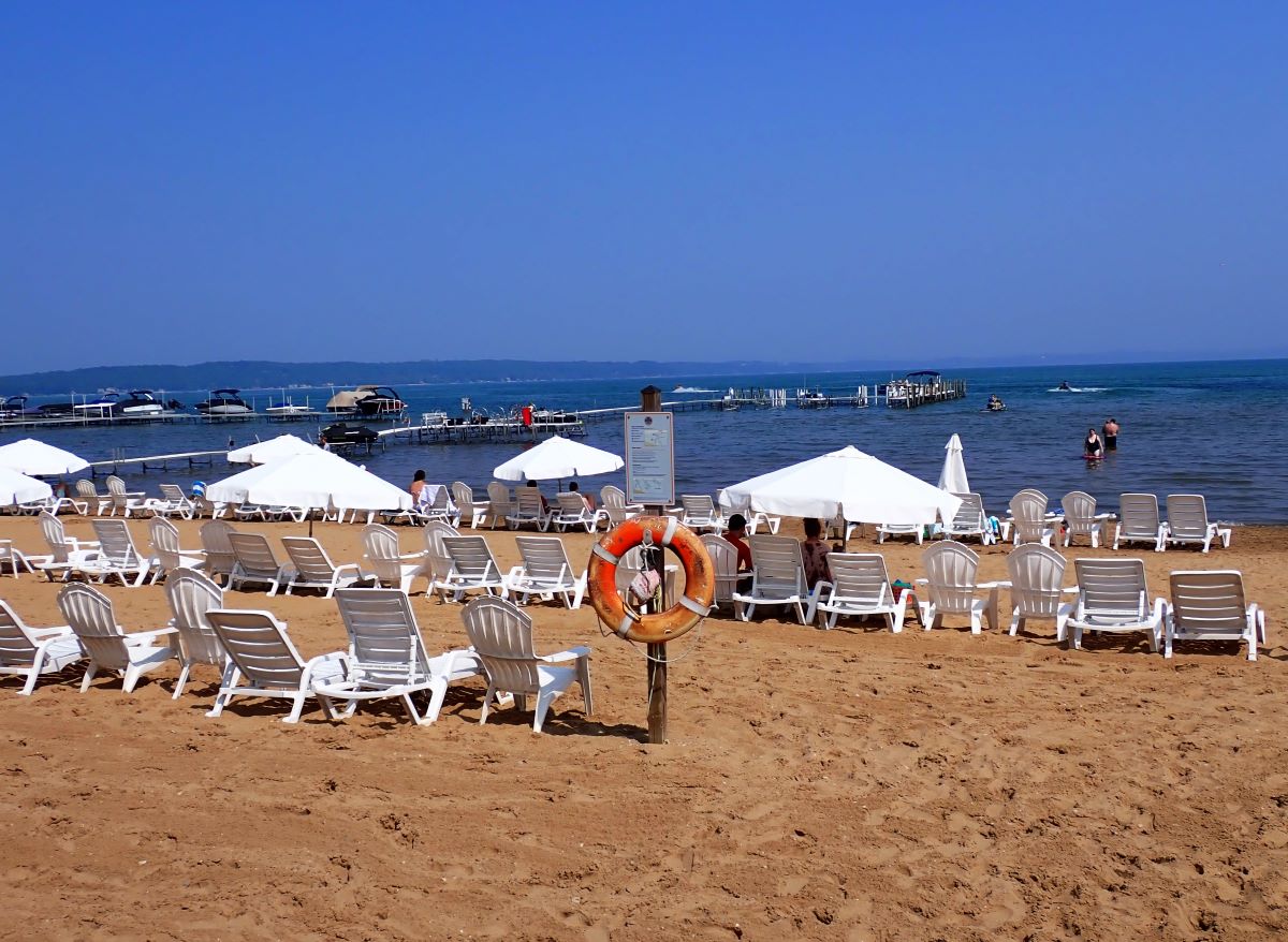 The Sugar Beach Hotel is located right along the shore of Grand Traverse Bay in Traverse City.