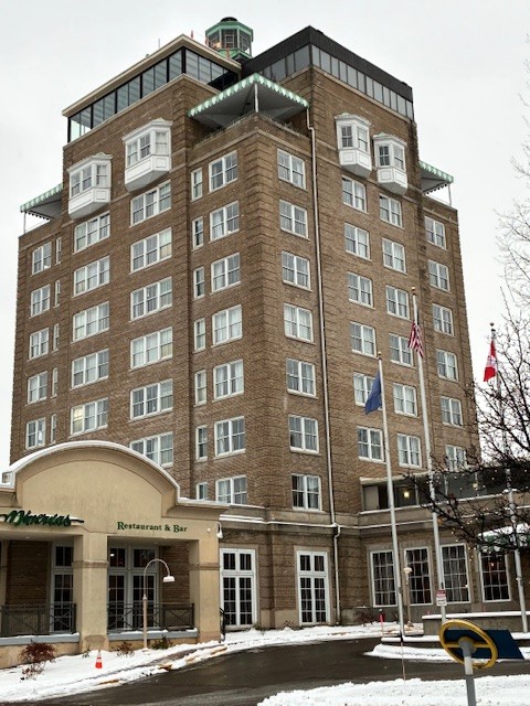 The Park Place Hotel is within walking distance from holiday shopping and local restaurants.