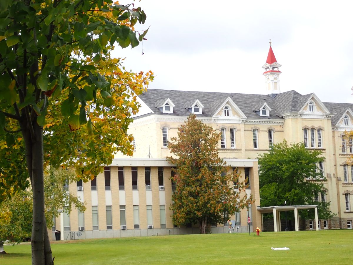  The Village at Grand Traverse Commons in Traverse City began as a state psychiatric hospital in the 19th century. The castle-like buildings have been restored and now are home to upscale restaurants, boutiques, and galleries.