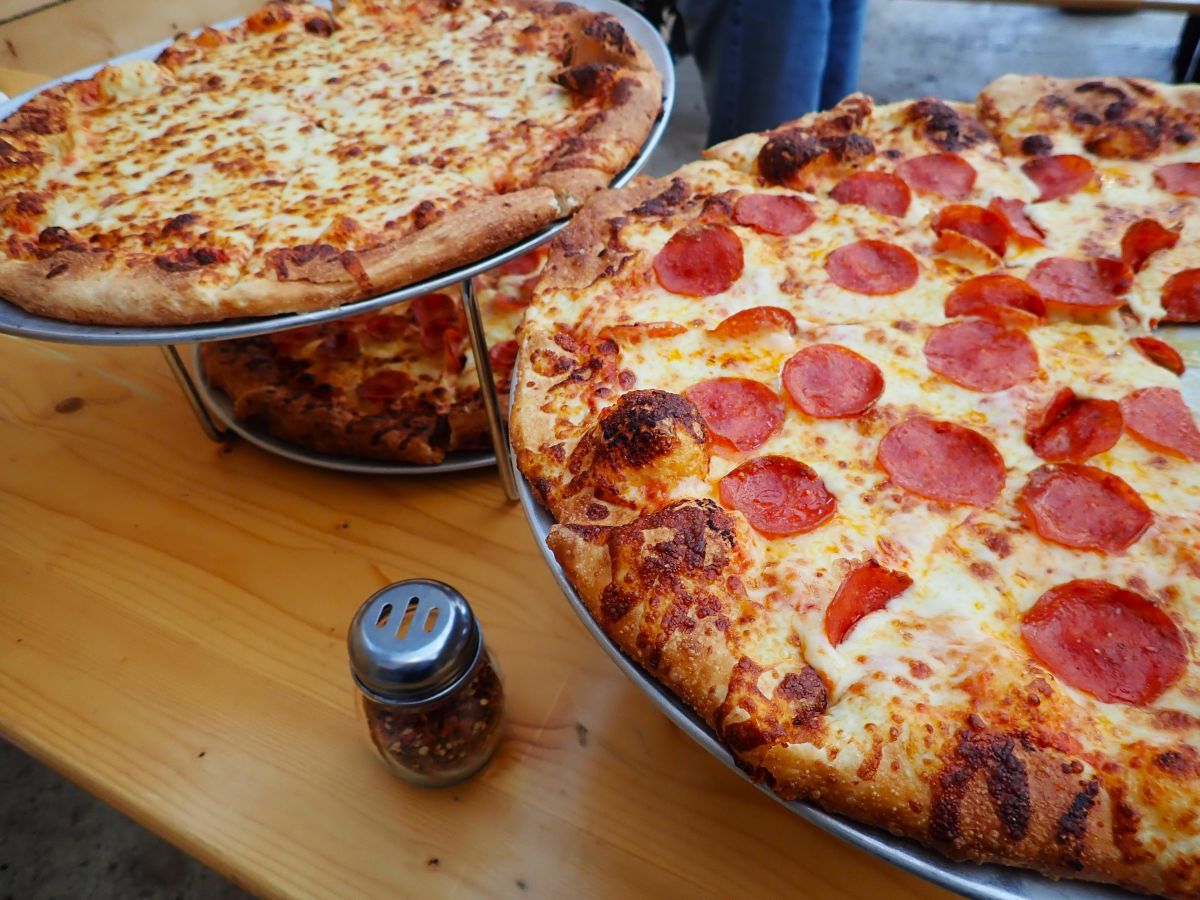 The on-site restaurant at Jacob's Farm offers appetizers, salads and gyros. But they are far and away famous for their wood-fired pizzas!
